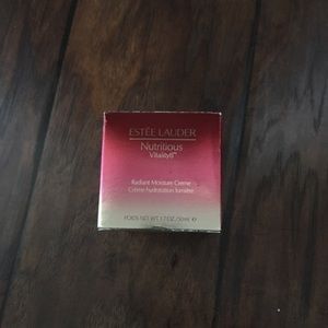 Estée Lauder nutritious vitality 8